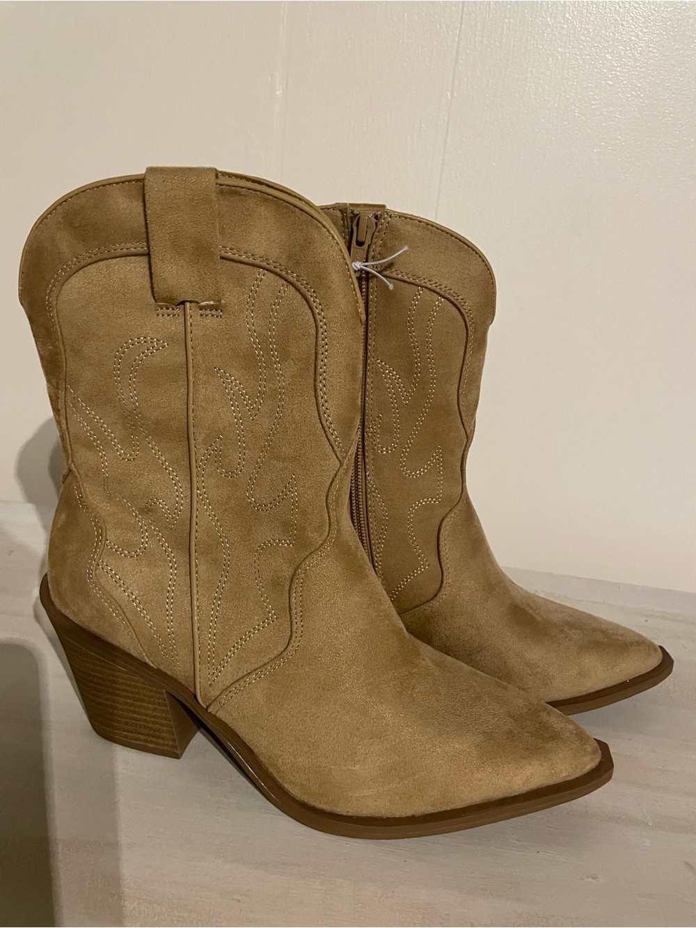 Universal Thread Women's Tan Suede Western/Cowboy Ankle Boots, 8, NWT